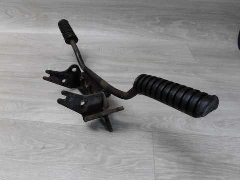 Yamaha 125 A7A7 step left and right 28Y13